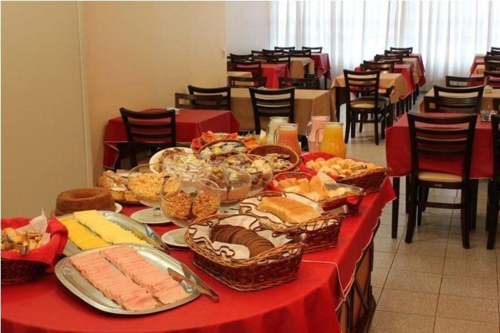 Euro Hotel Куритиба Екстериор снимка